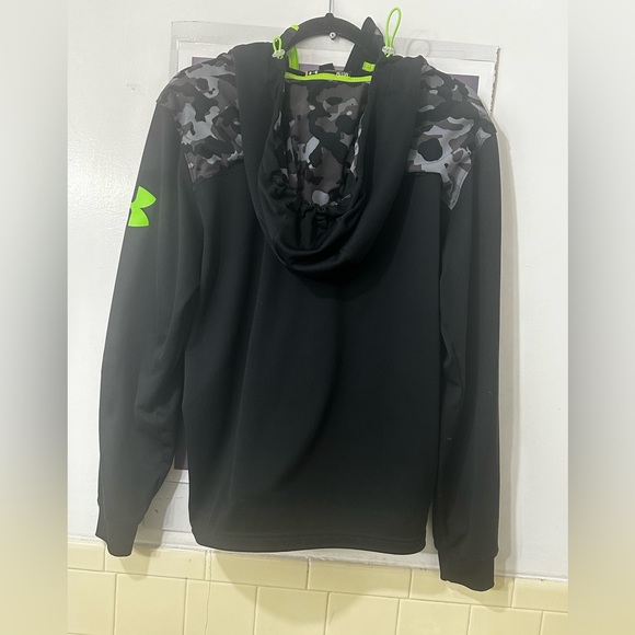 Loose. Medium Under Armour 1/4 zip pullover hoodie for men’s - Picture 4 of 6